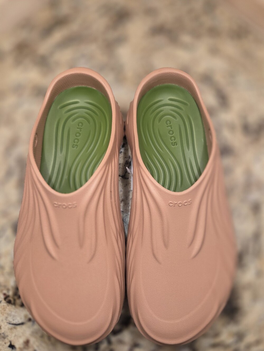 CROCS ECHO WAVE MEN 10/WOMEN 12